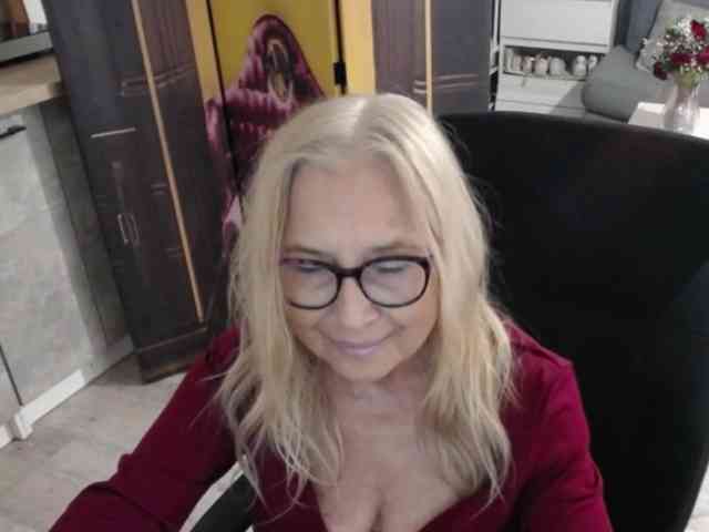 BlondeSofia webcam