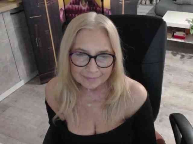BlondeSofia webcam