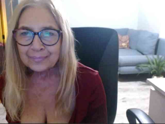 BlondeSofia webcam