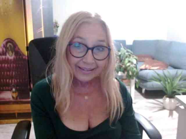 BlondeSofia webcam