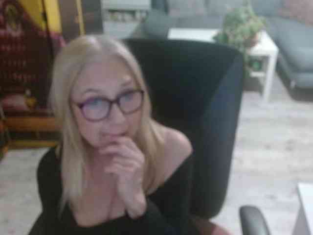 BlondeSofia webcam