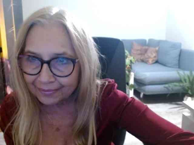 BlondeSofia webcam