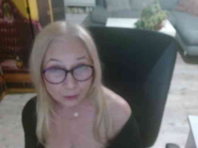 BlondeSofia webcam