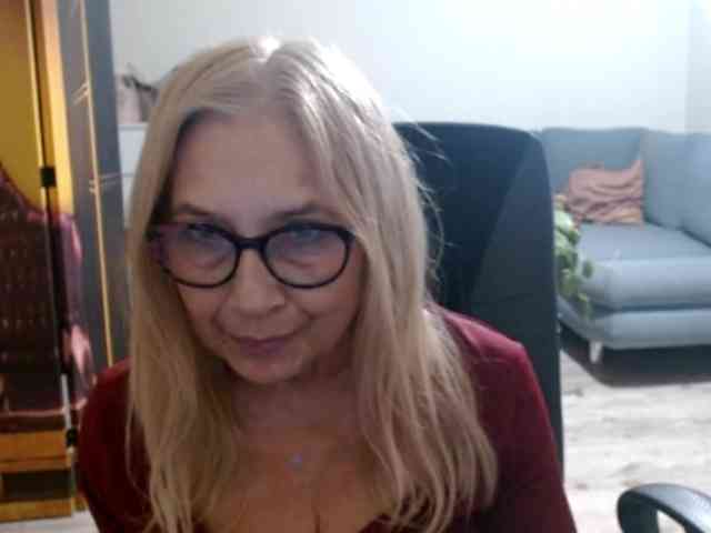 BlondeSofia webcam
