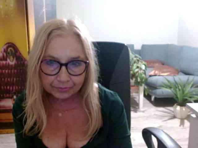 BlondeSofia webcam