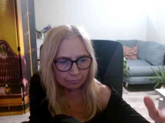 BlondeSofia webcam