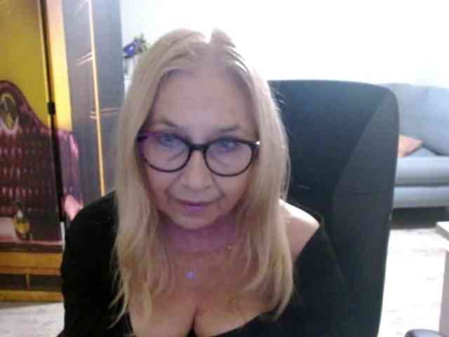 BlondeSofia webcam