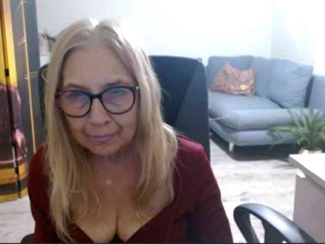 BlondeSofia webcam