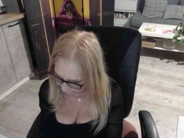 BlondeSofia webcam