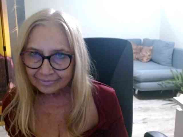 BlondeSofia webcam