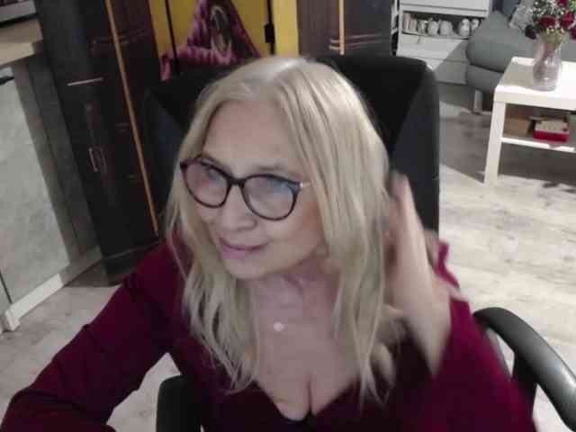 BlondeSofia webcam