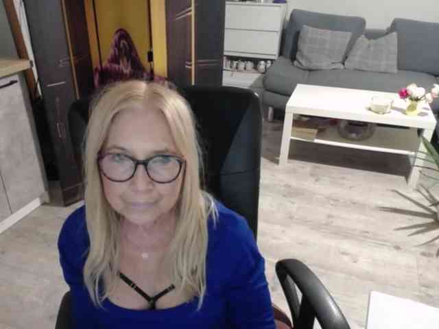 BlondeSofia webcam