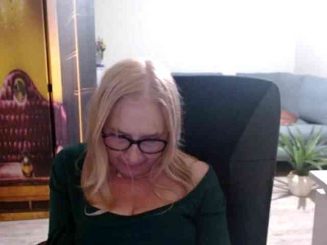 BlondeSofia webcam