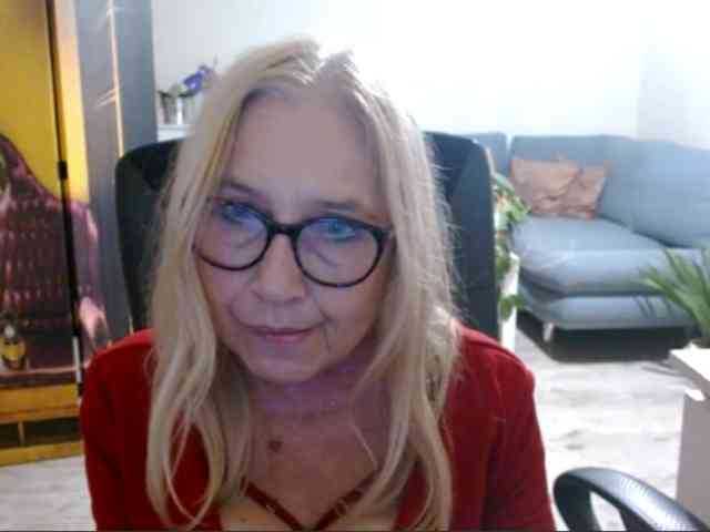 BlondeSofia webcam