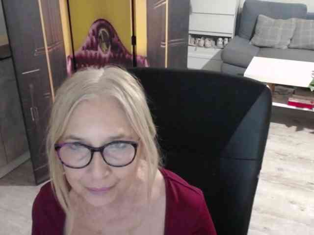 BlondeSofia webcam