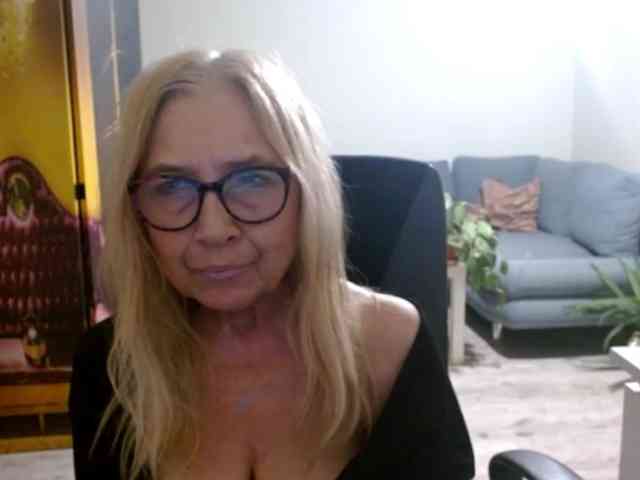 BlondeSofia webcam