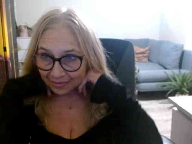 BlondeSofia webcam