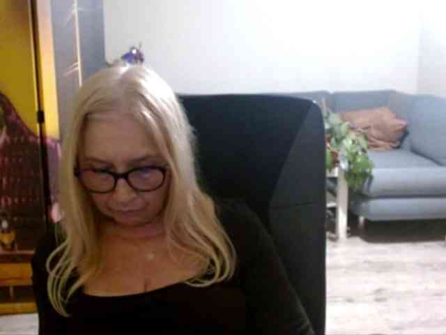 BlondeSofia webcam
