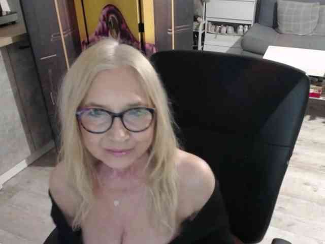 BlondeSofia webcam