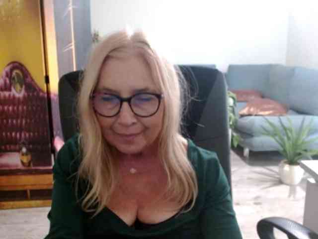 BlondeSofia webcam
