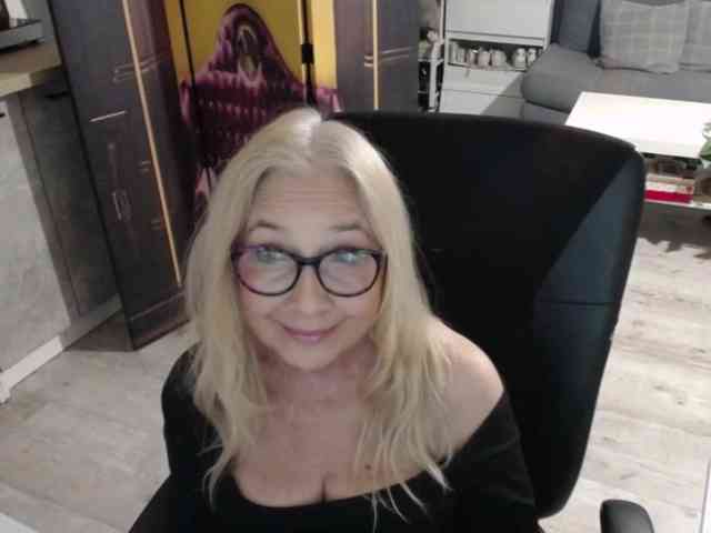 BlondeSofia webcam