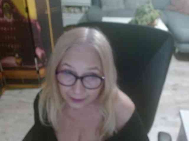 BlondeSofia webcam