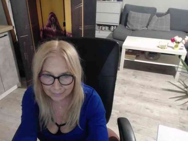 BlondeSofia webcam