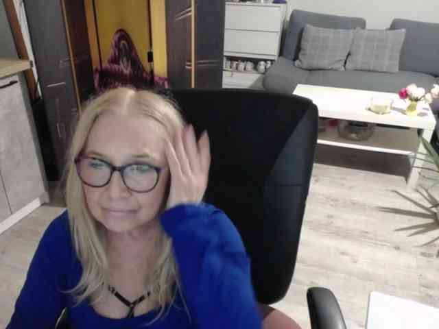 BlondeSofia webcam