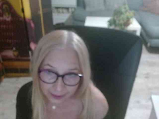 BlondeSofia webcam