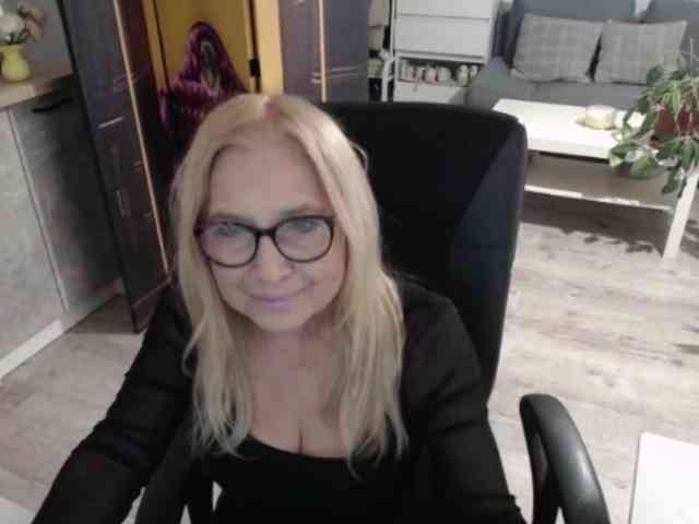 BlondeSofia webcam