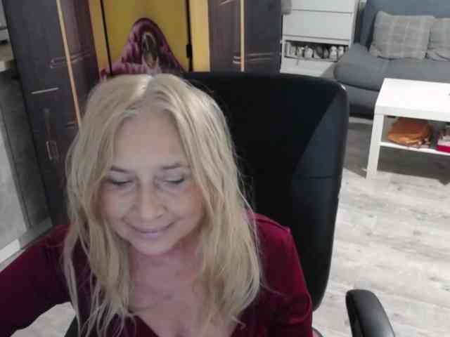 BlondeSofia webcam