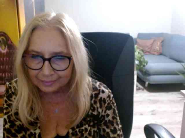 BlondeSofia webcam