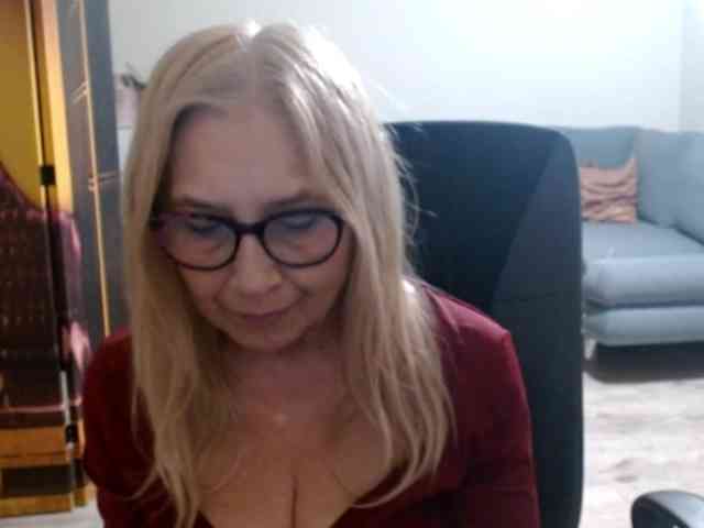 BlondeSofia webcam