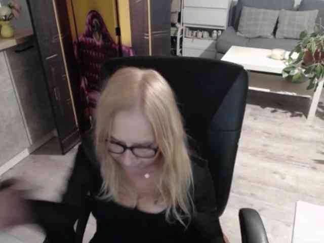 BlondeSofia webcam