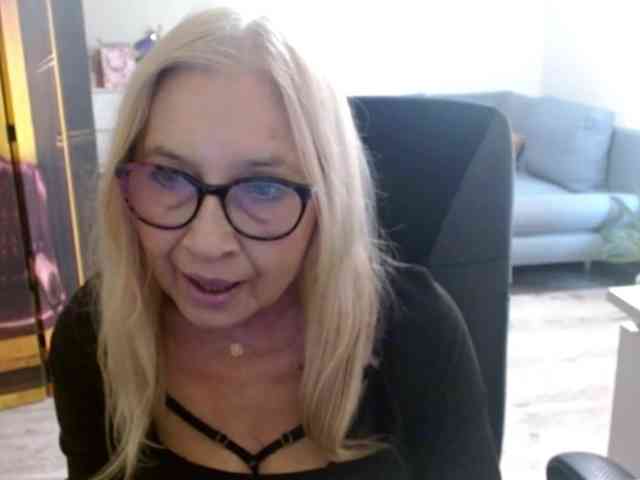 BlondeSofia webcam