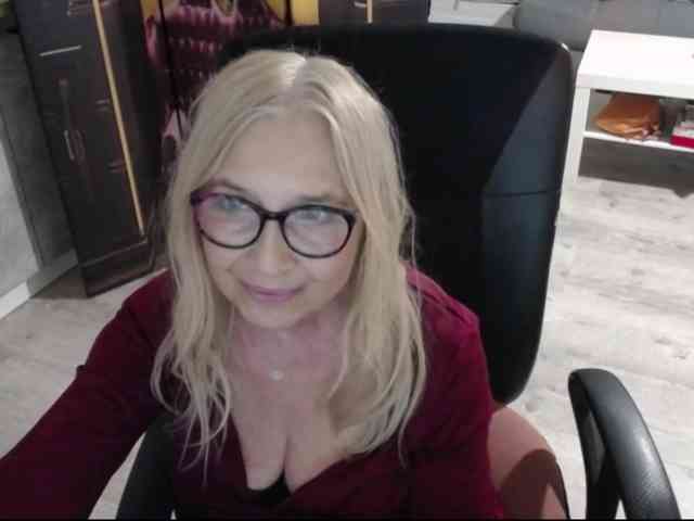 BlondeSofia webcam