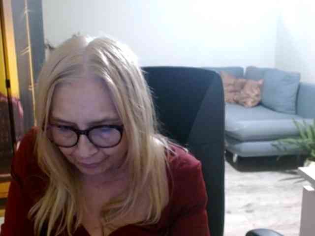 BlondeSofia webcam