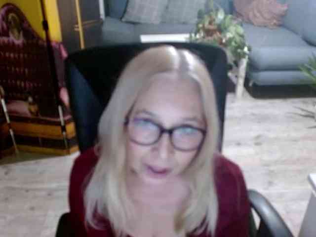 BlondeSofia webcam