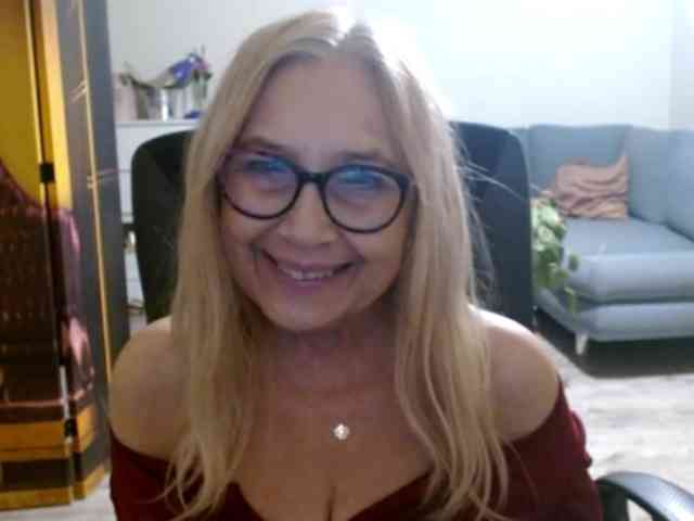 BlondeSofia webcam