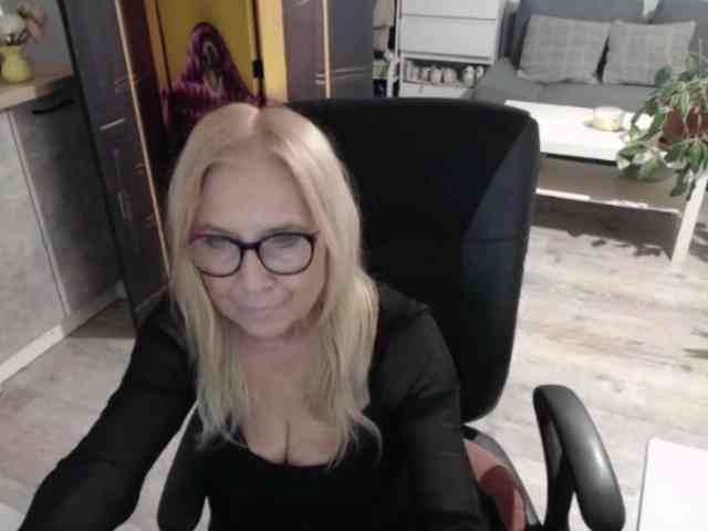 BlondeSofia webcam