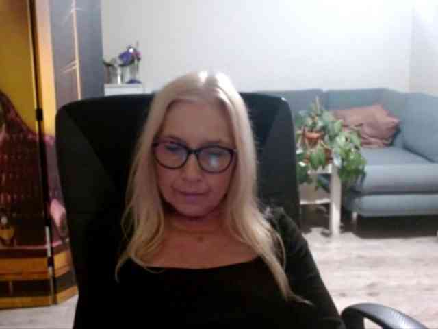 BlondeSofia webcam