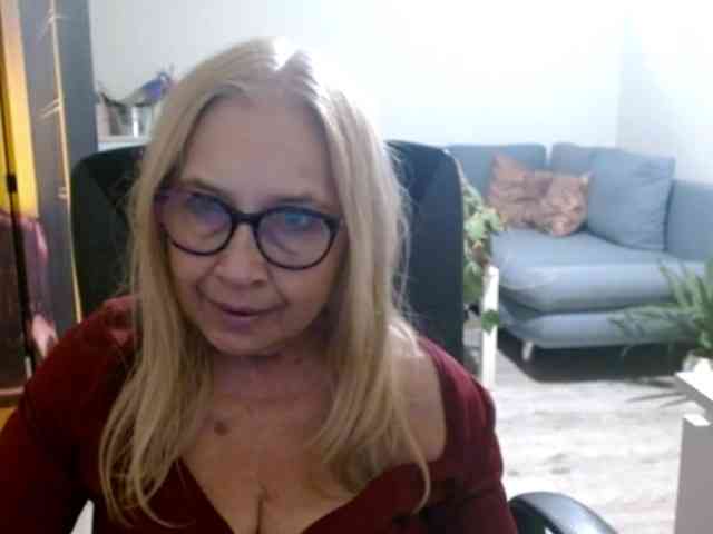 BlondeSofia webcam