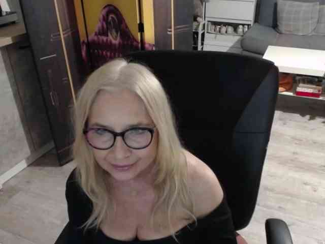 BlondeSofia webcam