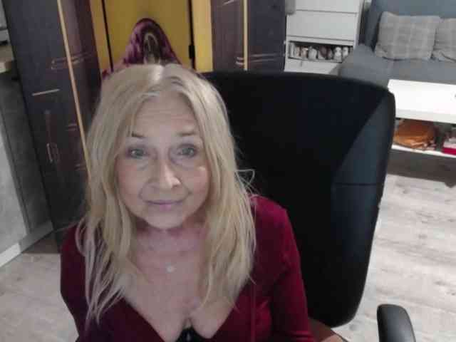 BlondeSofia webcam