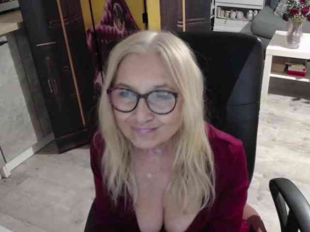 BlondeSofia webcam