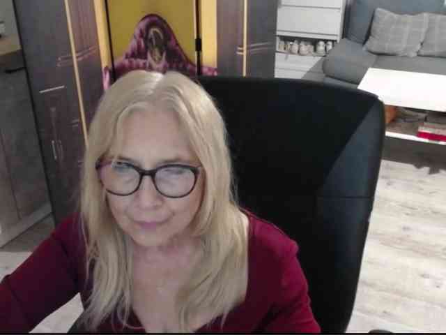 BlondeSofia webcam