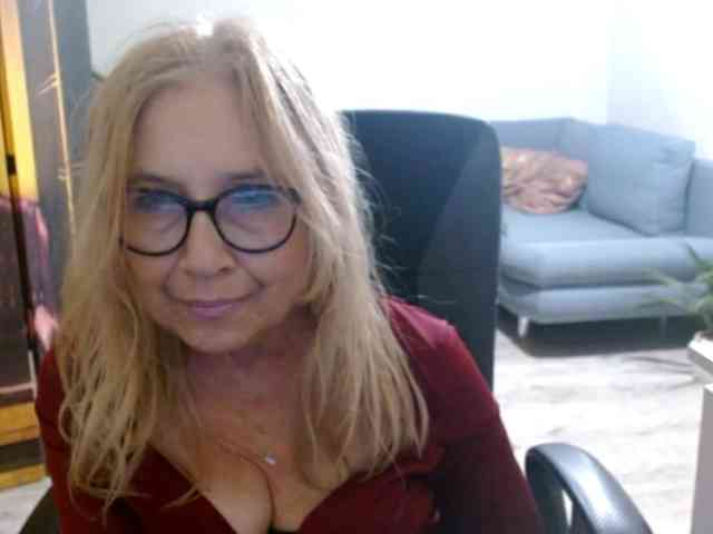 BlondeSofia webcam