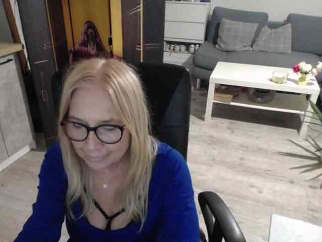 BlondeSofia webcam