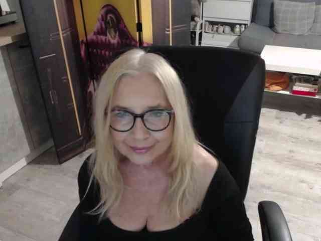 BlondeSofia webcam