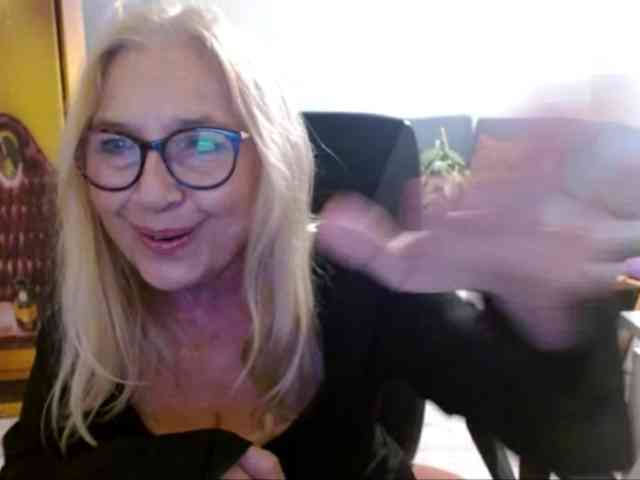 BlondeSofia webcam